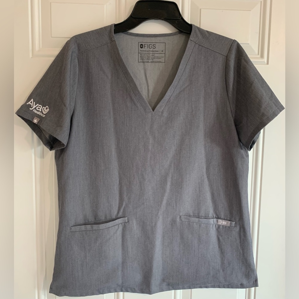 FIGS Scrubs‎ Technical Collection M Top Gray Medical Uniform Stretch “Aya” Logo